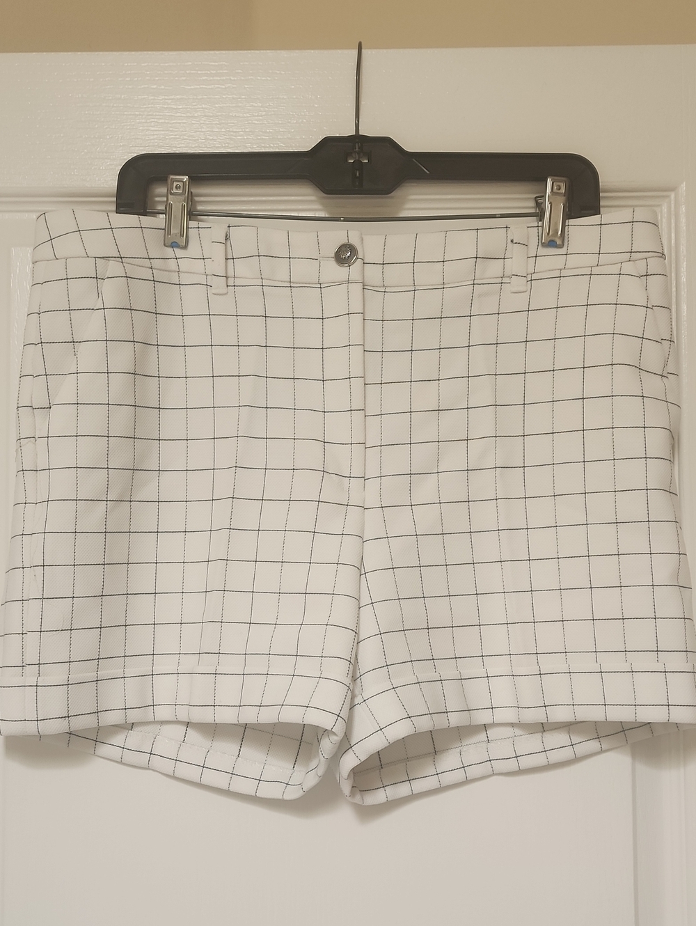 WHITE HOUSE BLACK MARKET 5" Cuffed Shorts